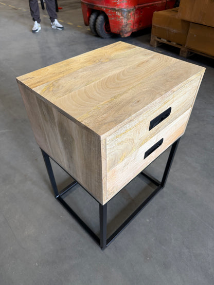 Nachtkastje Veloura | 70 cm hoog | gemaakt van mangohout