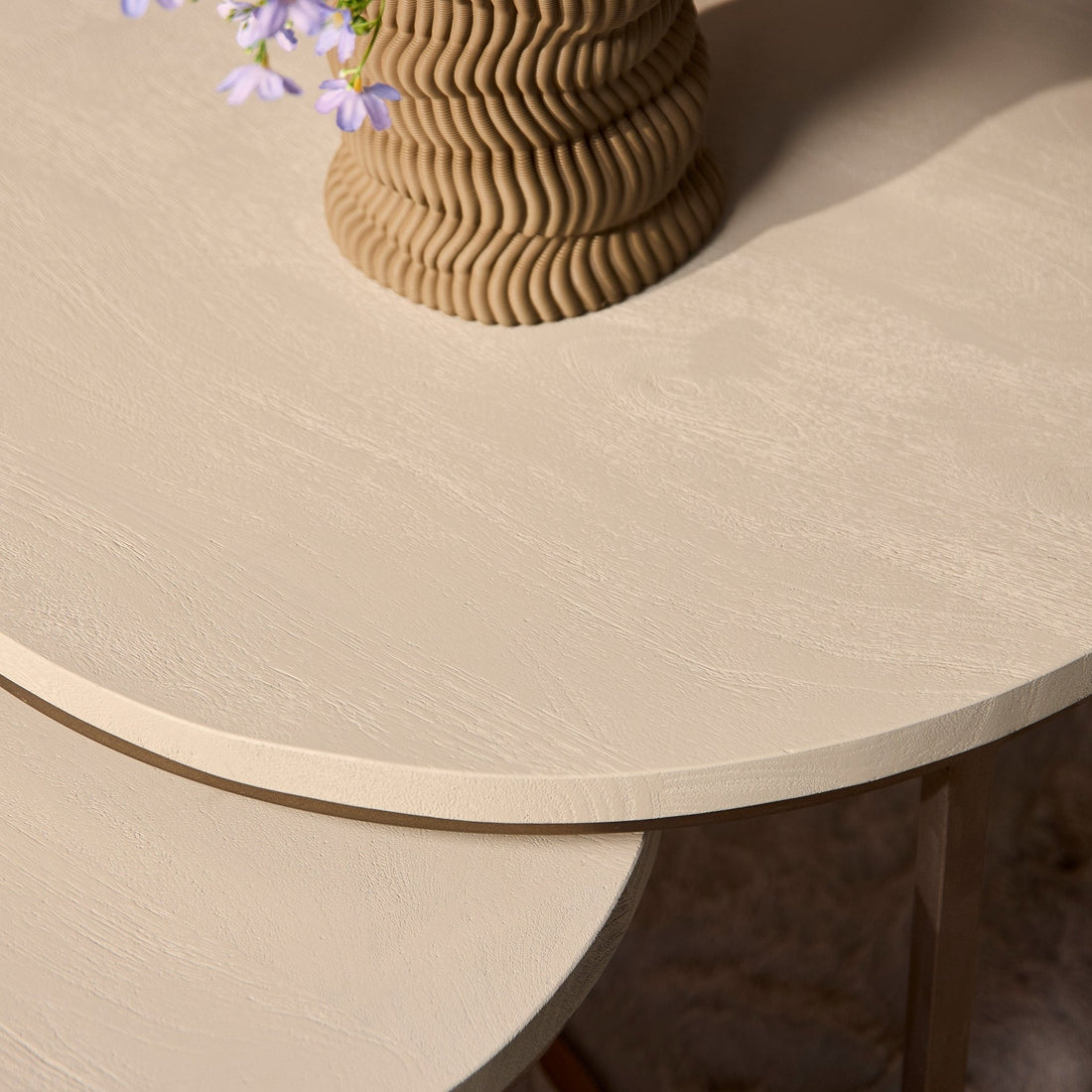 Ronde Salontafel set van 3 | Madison | Zandkleurig blad met koperen onderstel