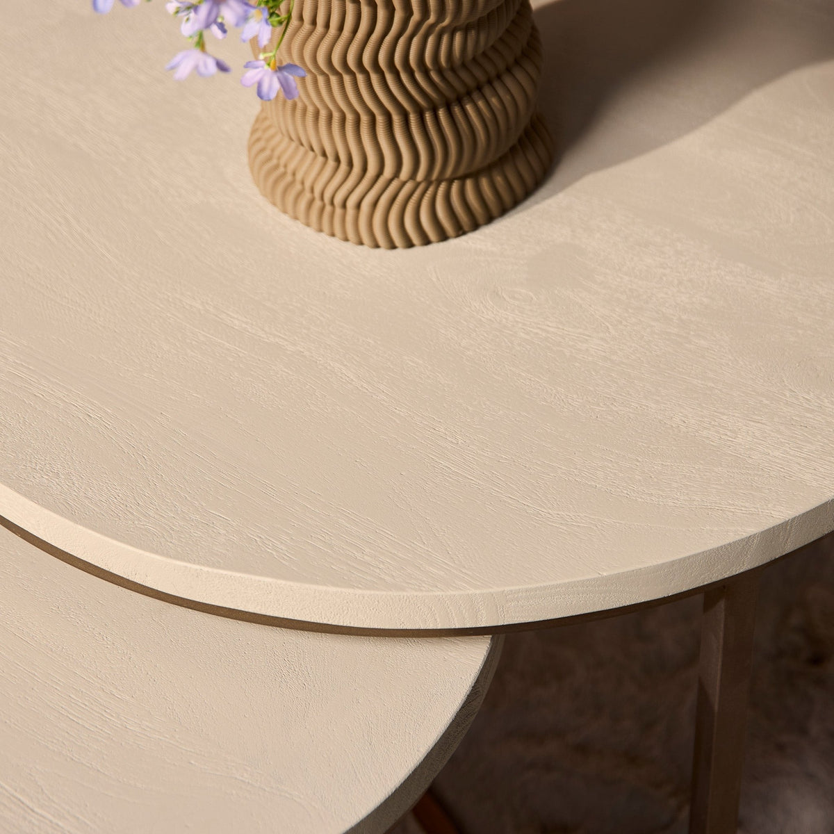 Ronde Salontafel set van 3 | Madison | Zandkleurig blad met koperen onderstel