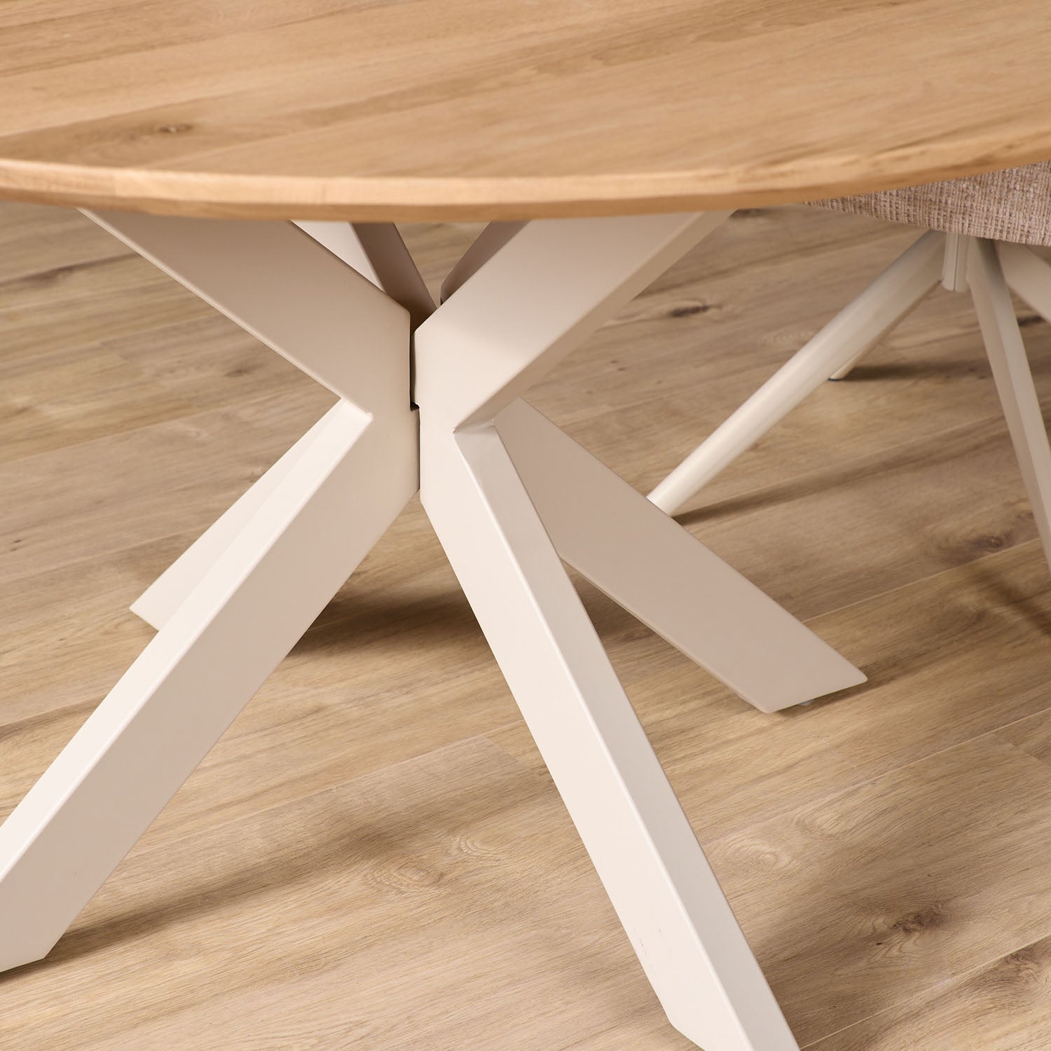 Eiken eettafel Ferris | Rond 130 cm | Naturel | Poot Sand - Industrieelinhuis.nl