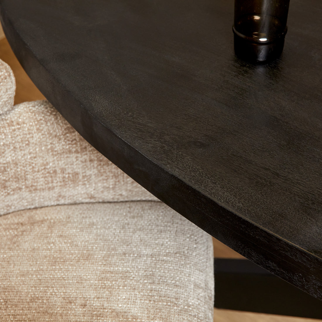 Eettafel Denver Black | 160 cm | Ovaal - Industrieelinhuis.nl