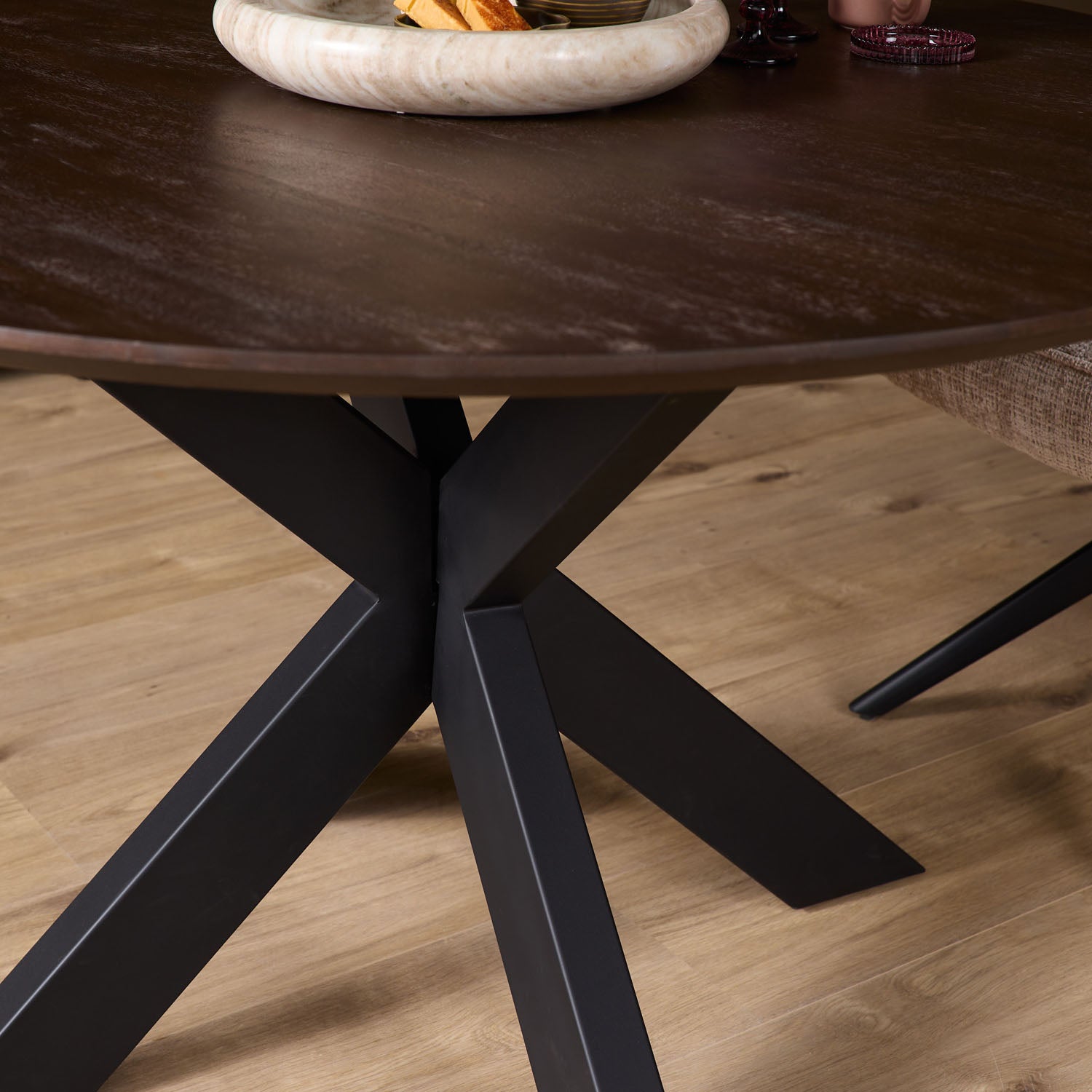 Eettafel Madison Brown | 130 cm | Poot Black - Industrieelinhuis.nl
