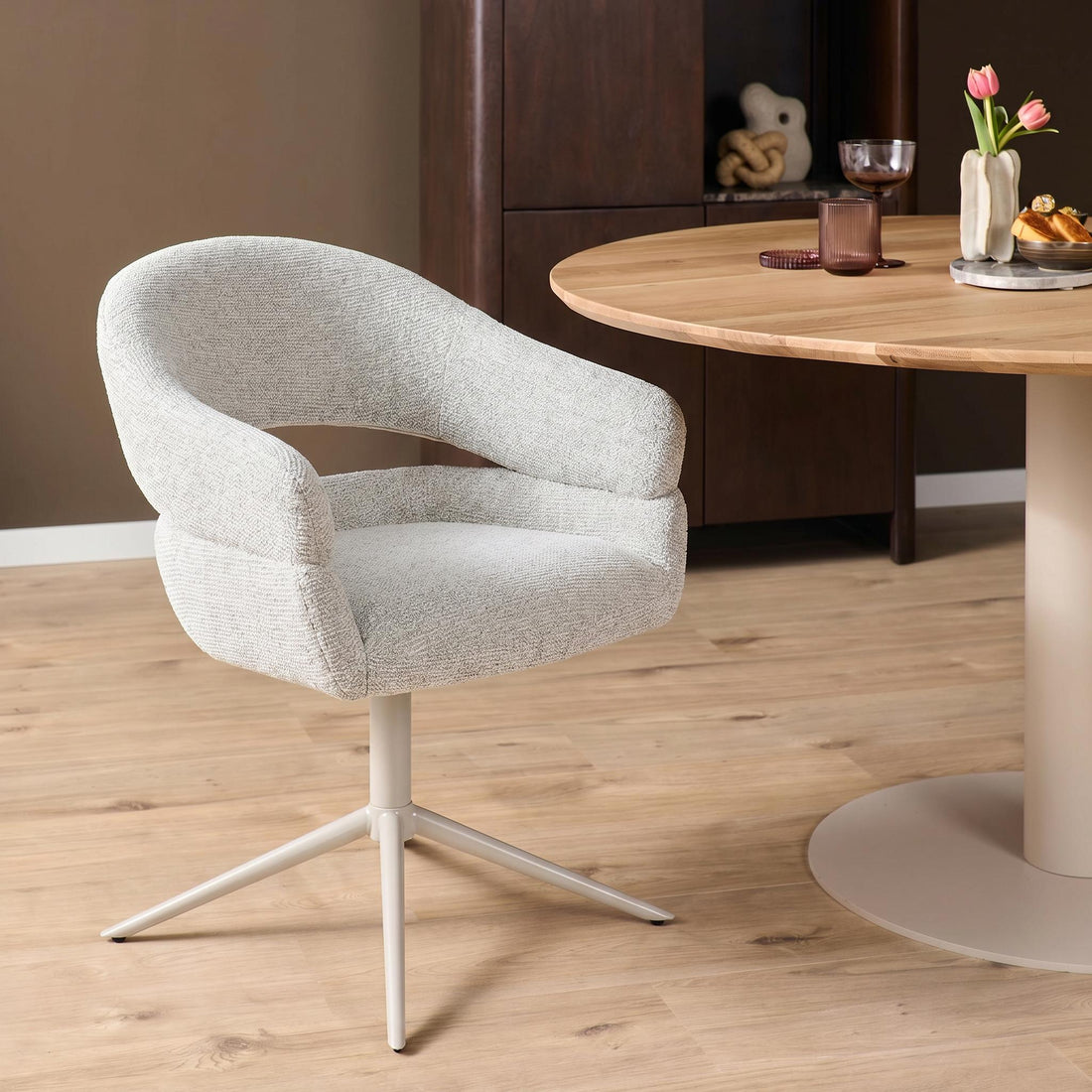 Draaibare eetkamerstoel Lily Beige - Industrieelinhuis.nl