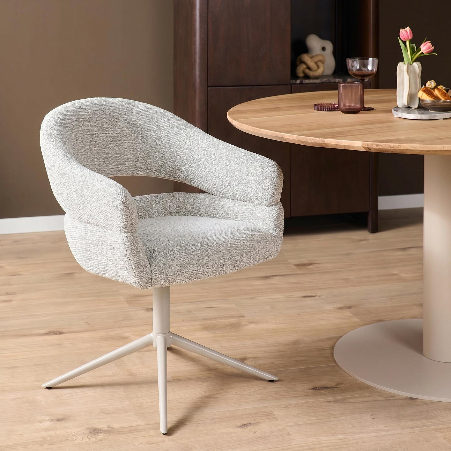 Draaibare eetkamerstoel Lily Beige - Industrieelinhuis.nl
