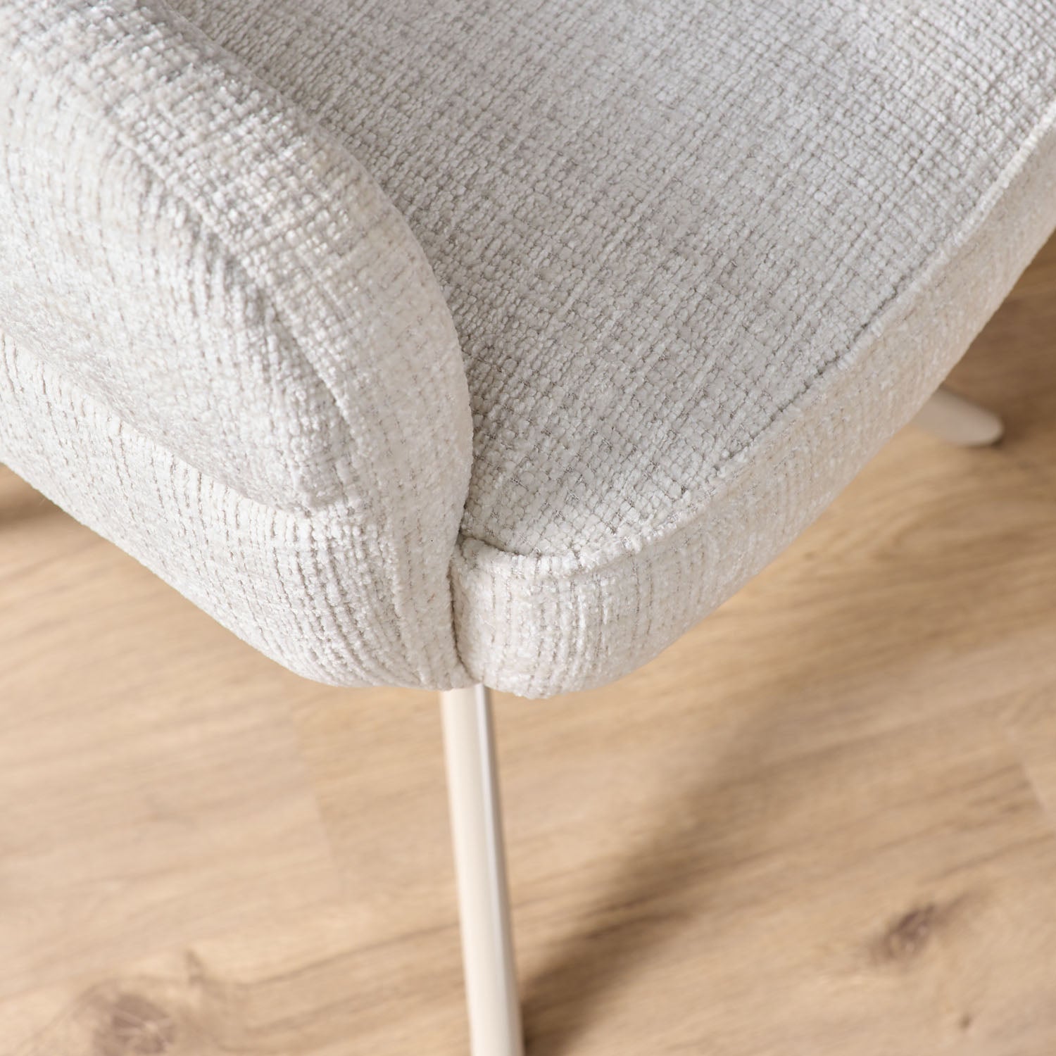 Eetkamerstoel Bella | Off White | Poot Sand | Met armleuning (bestellen per 2) - Industrieelinhuis.nl