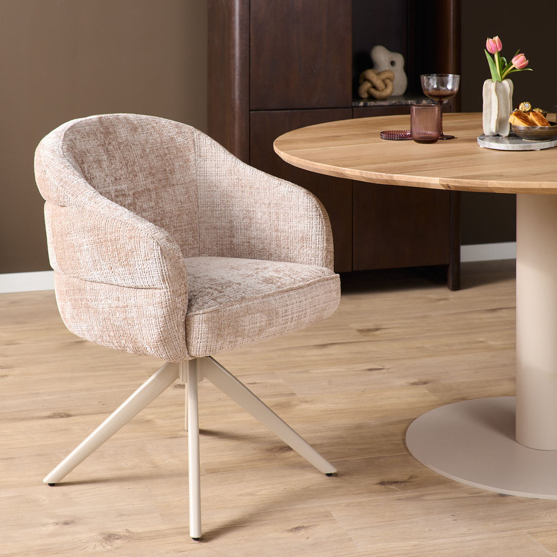 Eetkamerstoel Bella | Beige | Poot Sand | Met armleuning (bestellen per 2) - Industrieelinhuis.nl