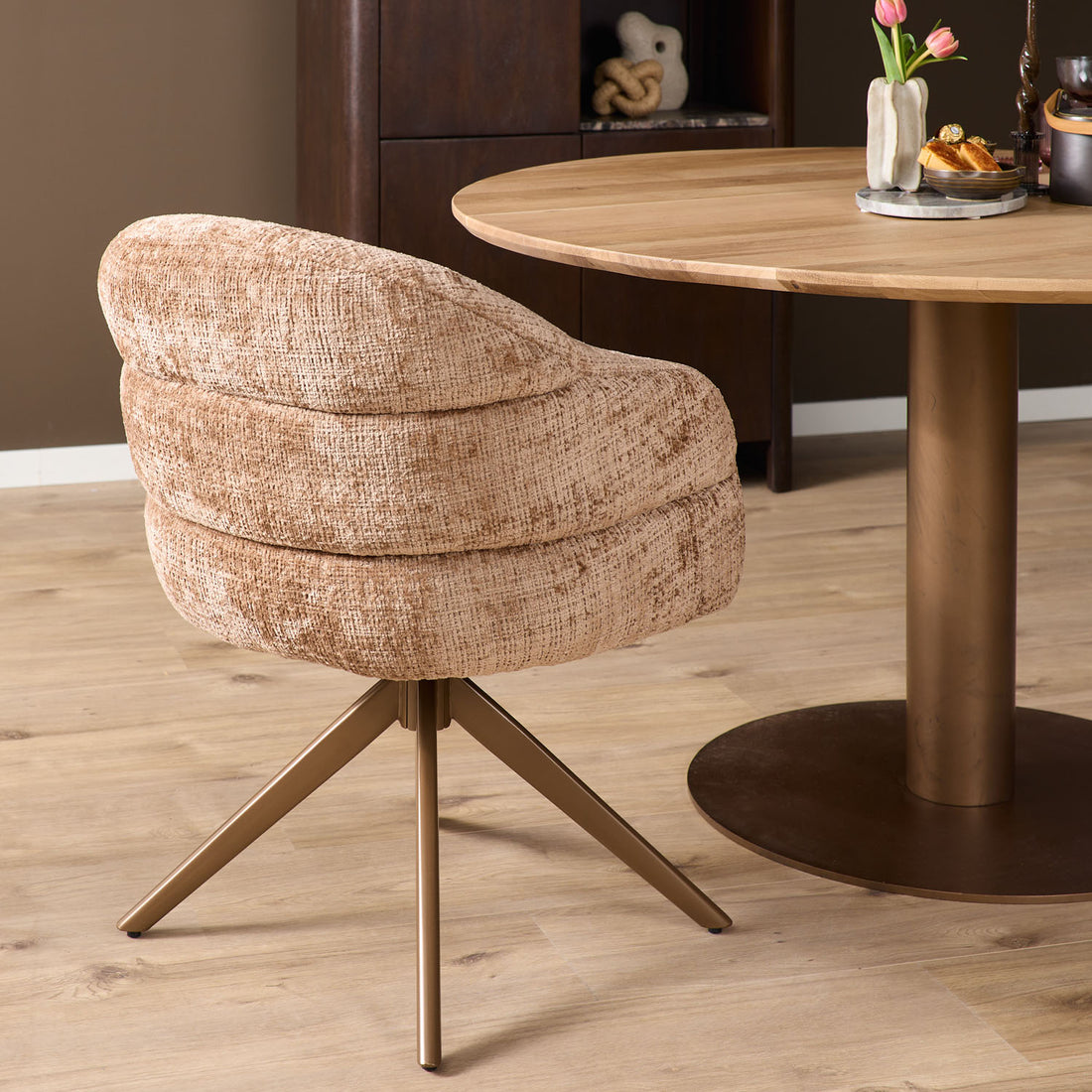 Eetkamerstoel Bella | Cinnamon | Poot Bronze | Met armleuning (bestellen per 2) - Industrieelinhuis.nl