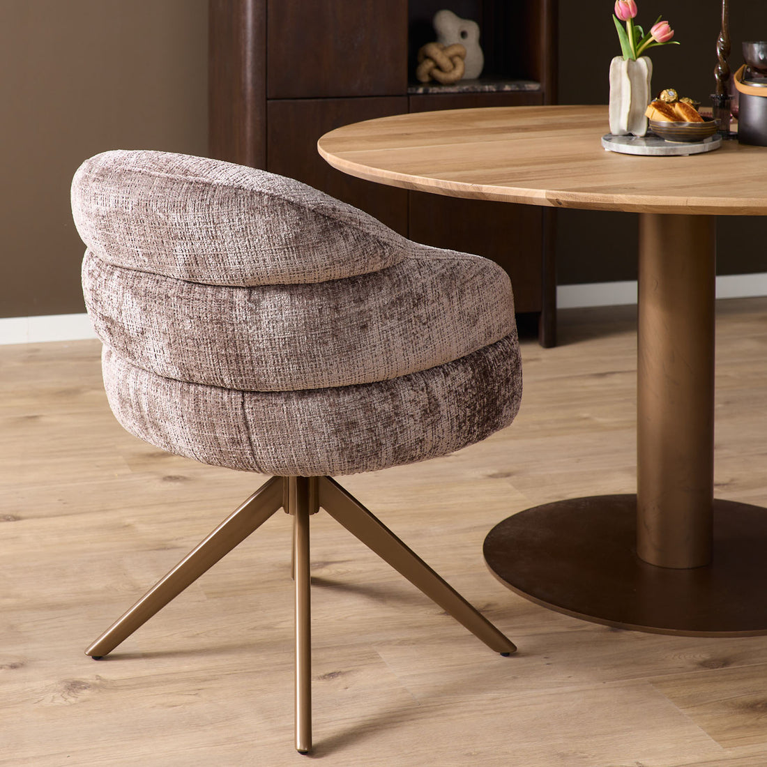 Eetkamerstoel Bella | Clay | Poot Bronze | Met armleuning (bestellen per 2) - Industrieelinhuis.nl