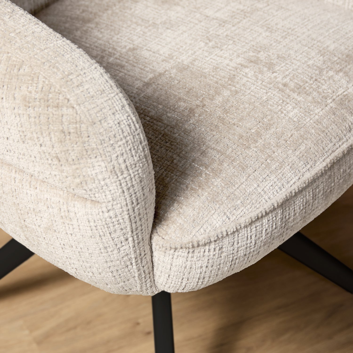 Eetkamerstoel Bella | Off White | Poot Black | Met armleuning - Industrieelinhuis.nl