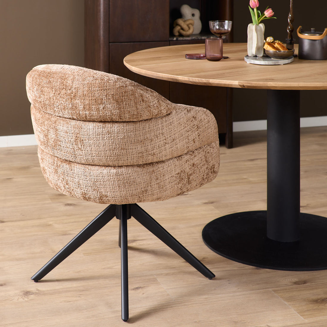 Eetkamerstoel Bella | Cinnamon | Poot Black | Met armleuning (bestellen per 2) - Industrieelinhuis.nl