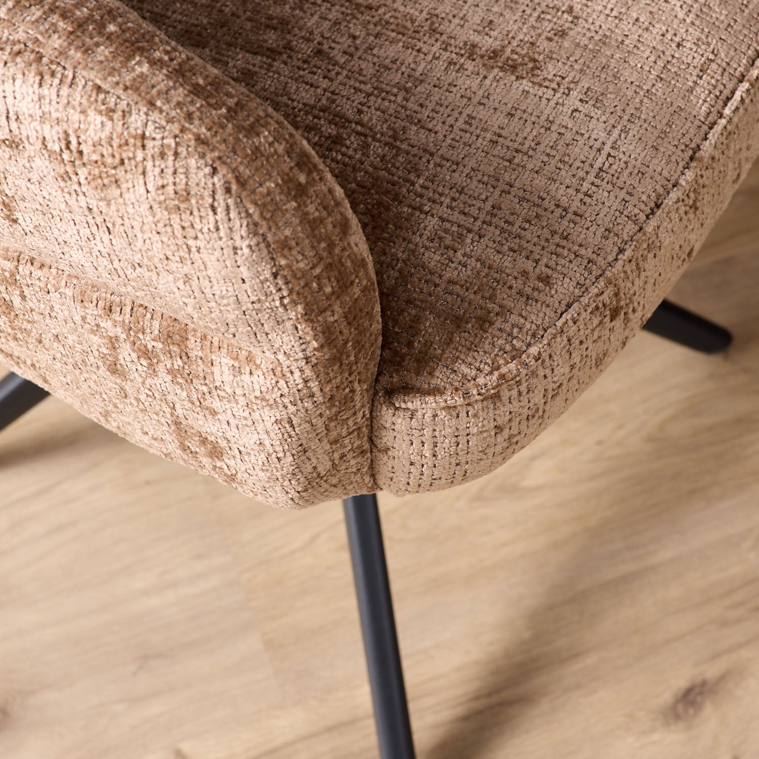 Eetkamerstoel Bella | Cinnamon | Poot Black | Met armleuning (bestellen per 2) - Industrieelinhuis.nl