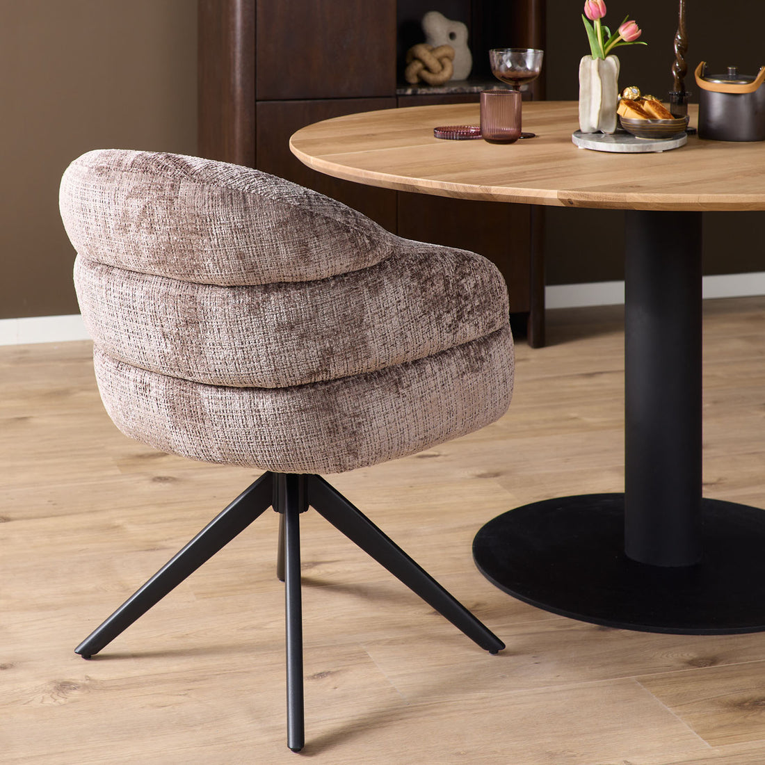 Eetkamerstoel Bella | Clay | Poot Black | Met armleuning (bestellen per 2) - Industrieelinhuis.nl