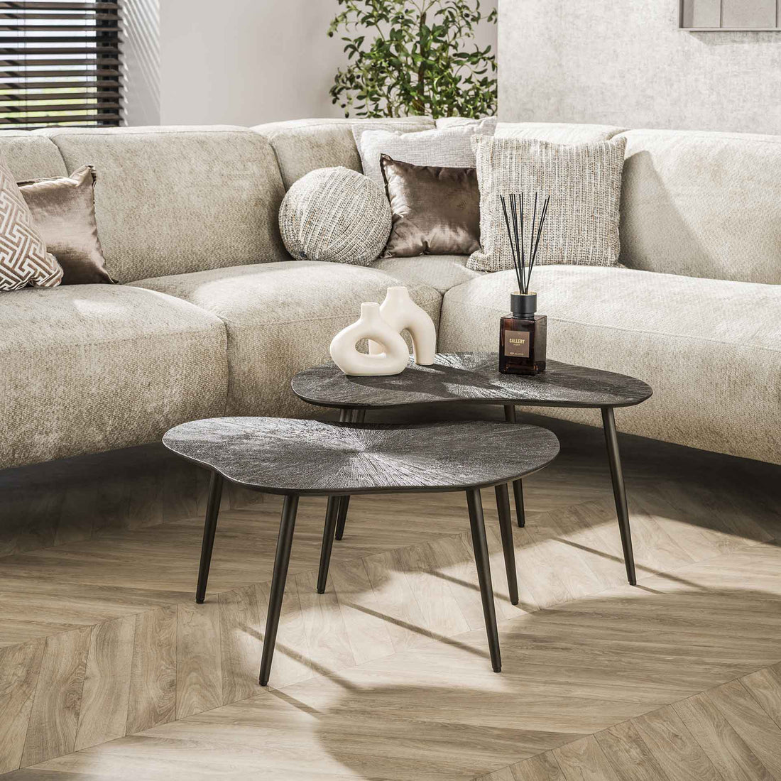 Salontafeset Charles Leaf