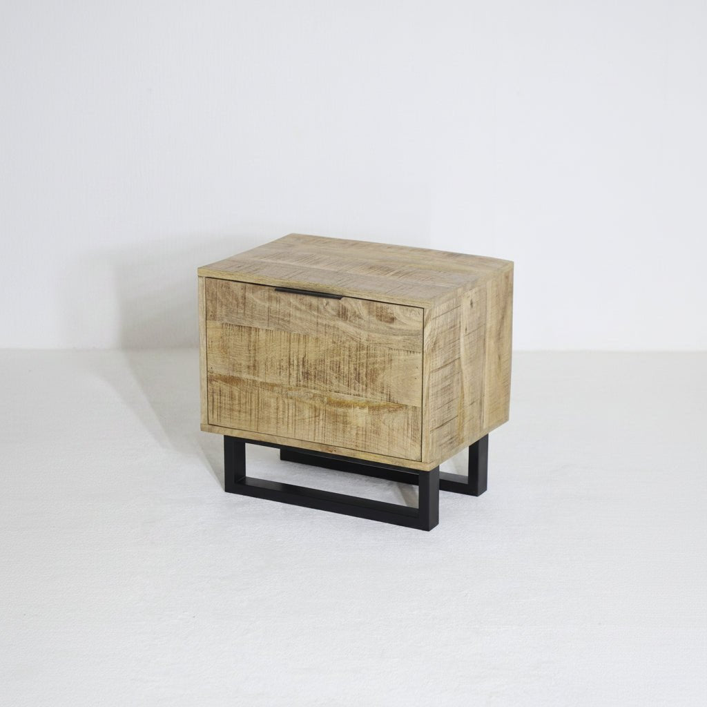Noxa Nachtkastje – Mangohout &amp; Mat Zwart Staal | Industrieel Design 55x40x50 cm - Industrieelinhuis.nl