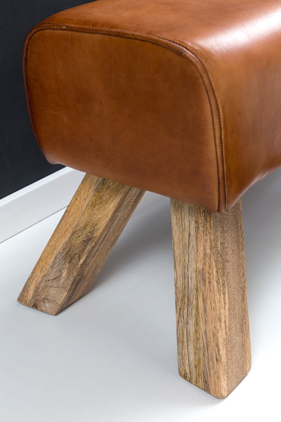 Design Sitzhocker WL5.105 Holz 90x30x43 cm Leder Modern Springbock | Lederhocker mit Holzbeinen | Massivholz Hocker mit Leder | Springbock Turnbank Gepolstert | Garderobenbank Echtes Leder - Industrieelinhuis.nl