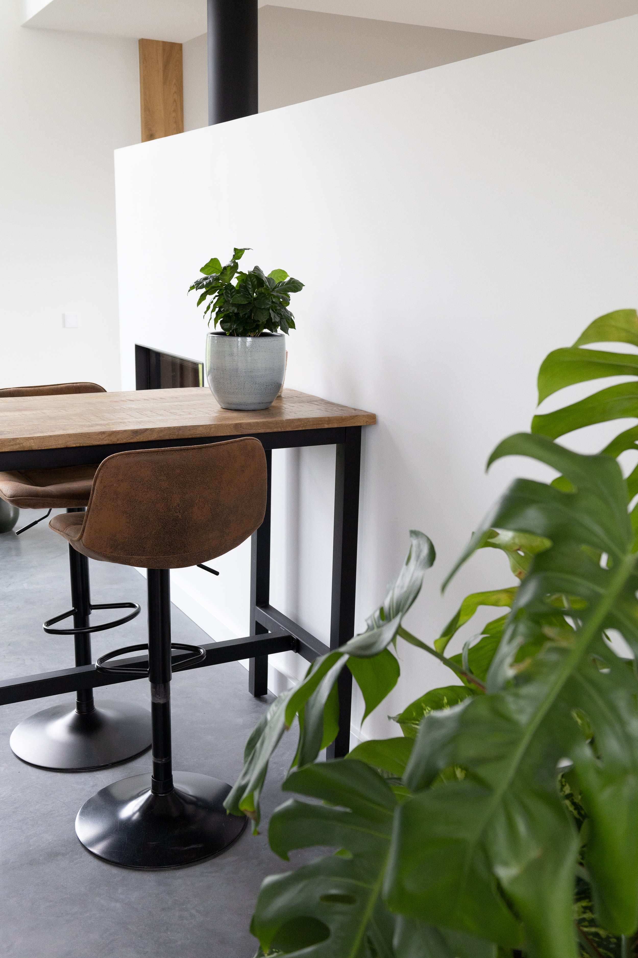 Bartafel Industrieel | Boomstam bartafels | 135x65x105cm