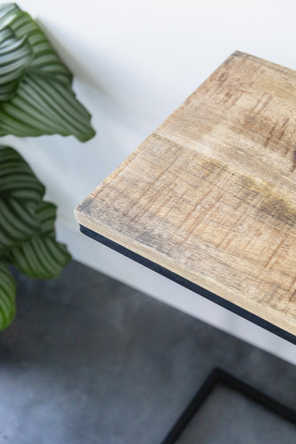 Bijzettafel Britt voor over de bank | Mangohout en Staal | 45x29x69cm