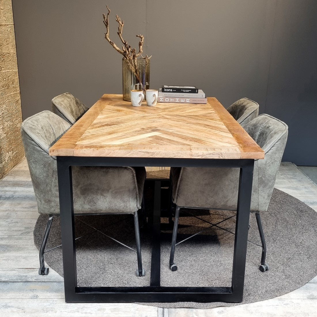 Eettafel Jax Visgraat industrieel | Mangohout en Staal | 200x90x76cm