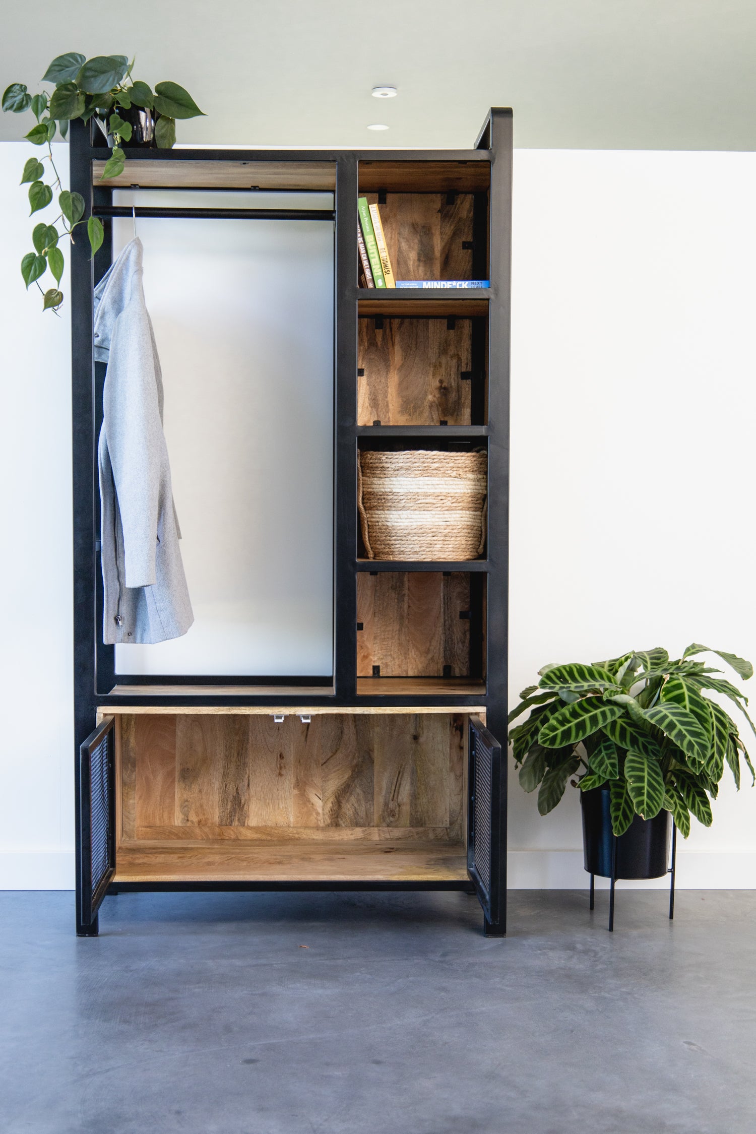 Garderoberek met rail en schappen Industrieel Design | Mangohout en Staal | 100x40x190cm