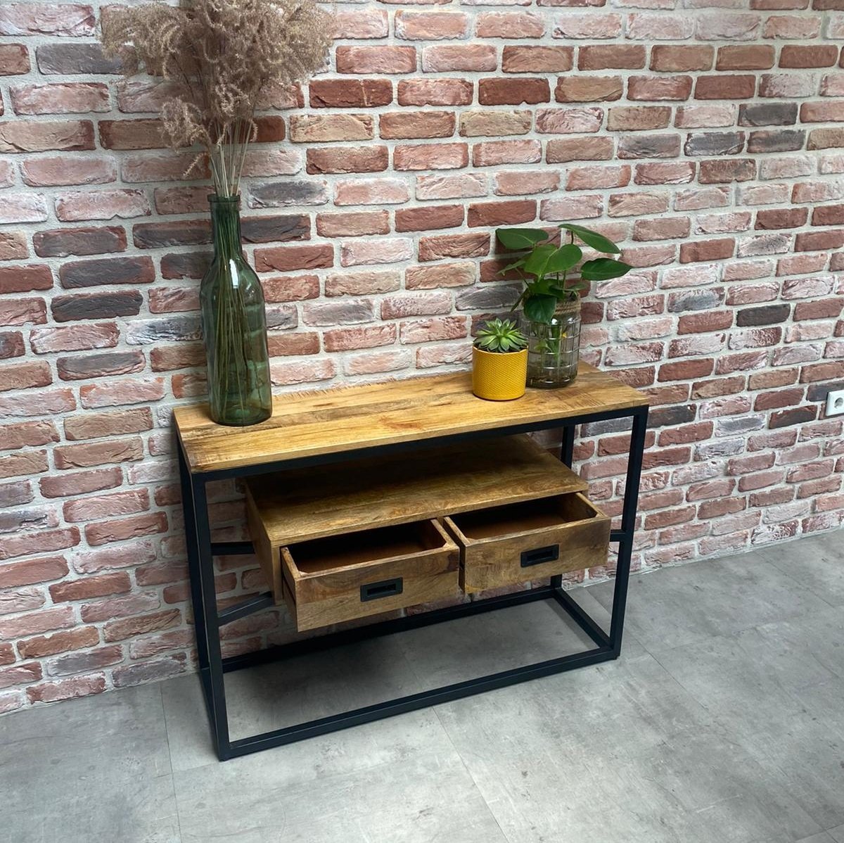 Sidetable mangohout met twee lades | Mangohout en Staal | 110x35x77
