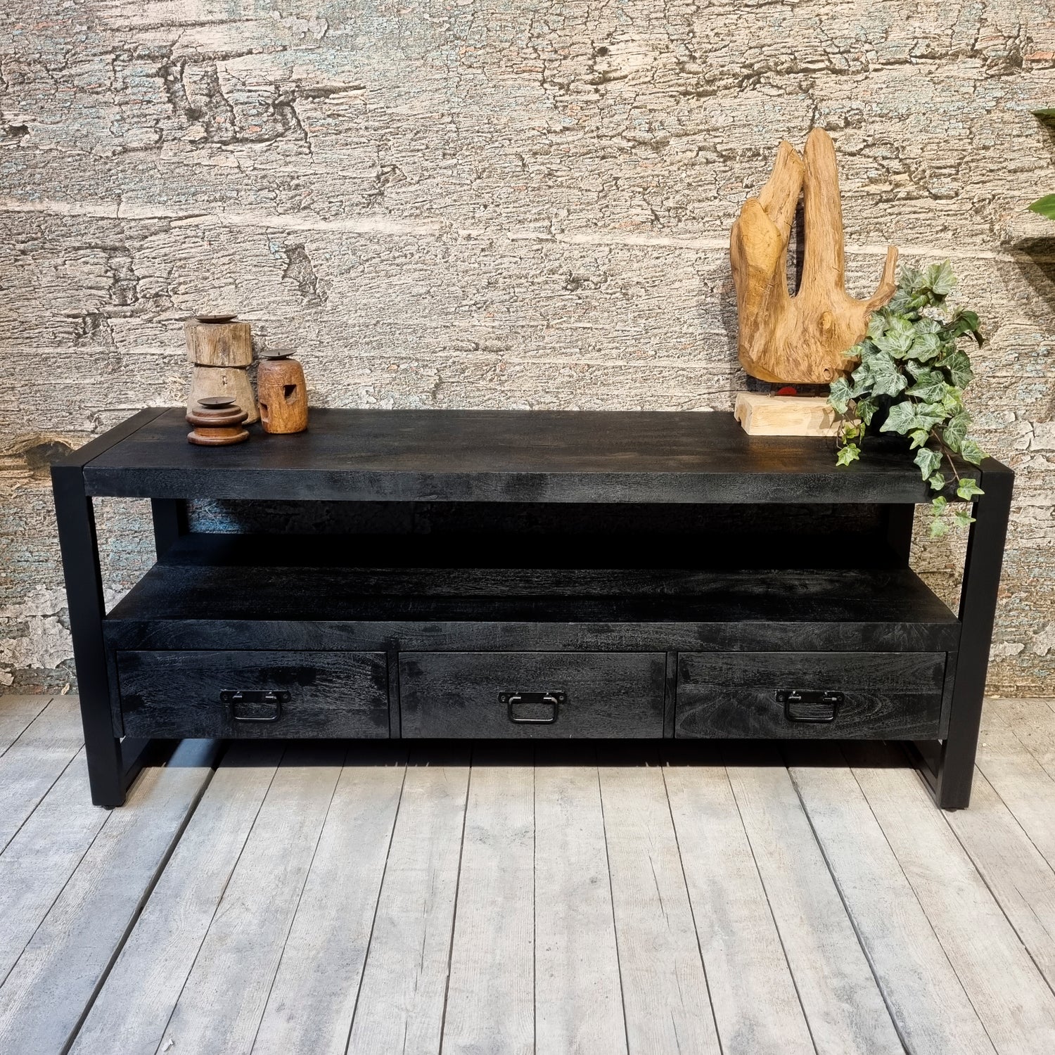 TV-meubel Industrieel Design | Zwart Mangohout en Staal | 150x45x60cm - Industrieelinhuis.nl