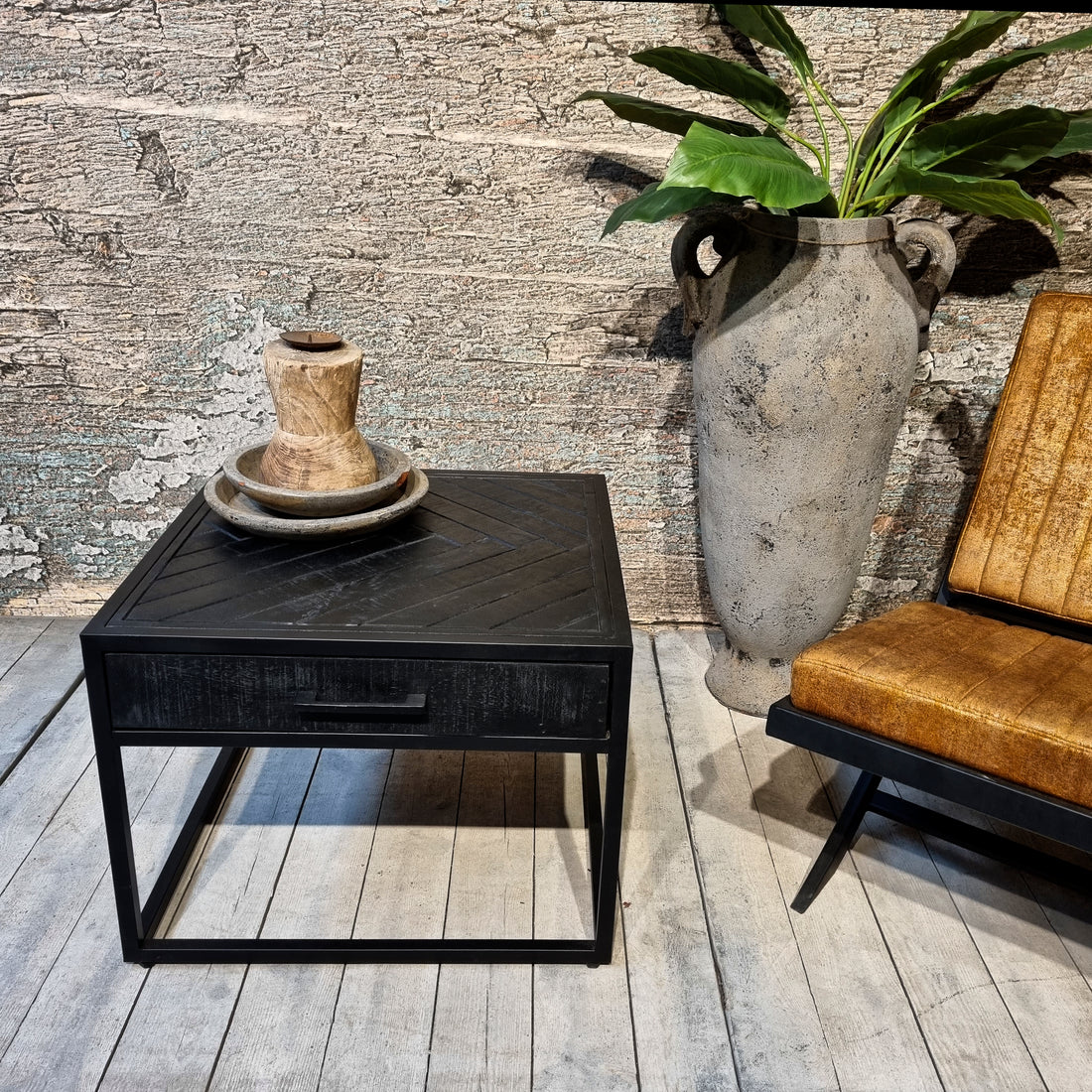 Salontafel Jax Visgraat Industrieel Design | Zwart Mangohout en Staal | 60x60x45cm