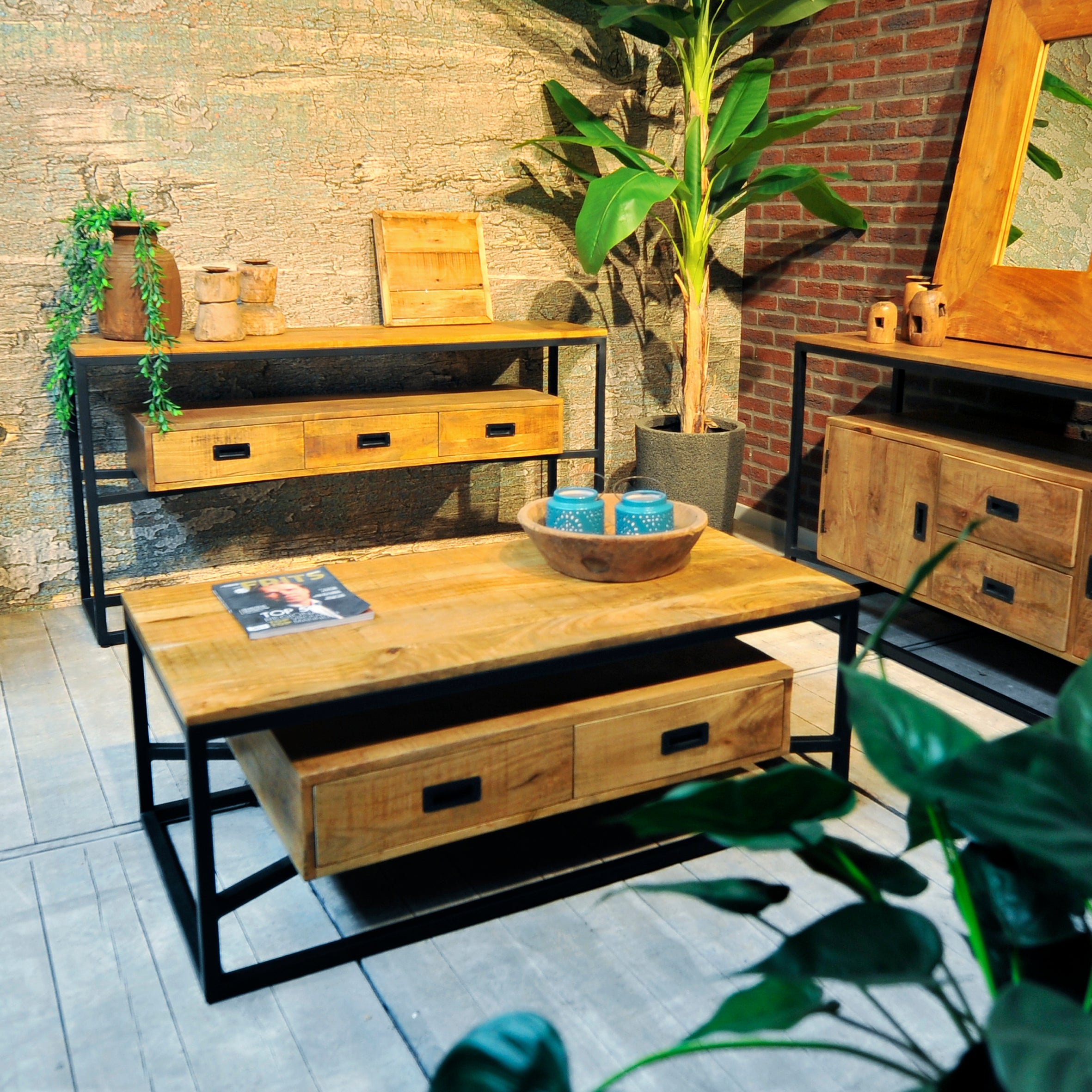 Sidetable mangohout met drie lades | Mangohout en Staal | 150x35x77