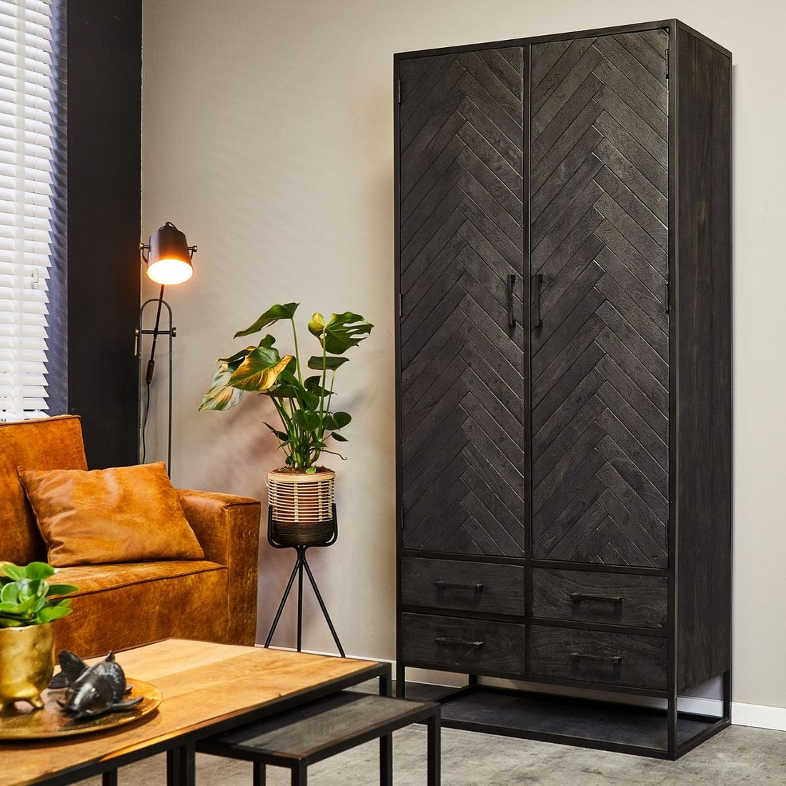 Visgraat kast zwart New York | Mangohout Staal | 90 cm breed