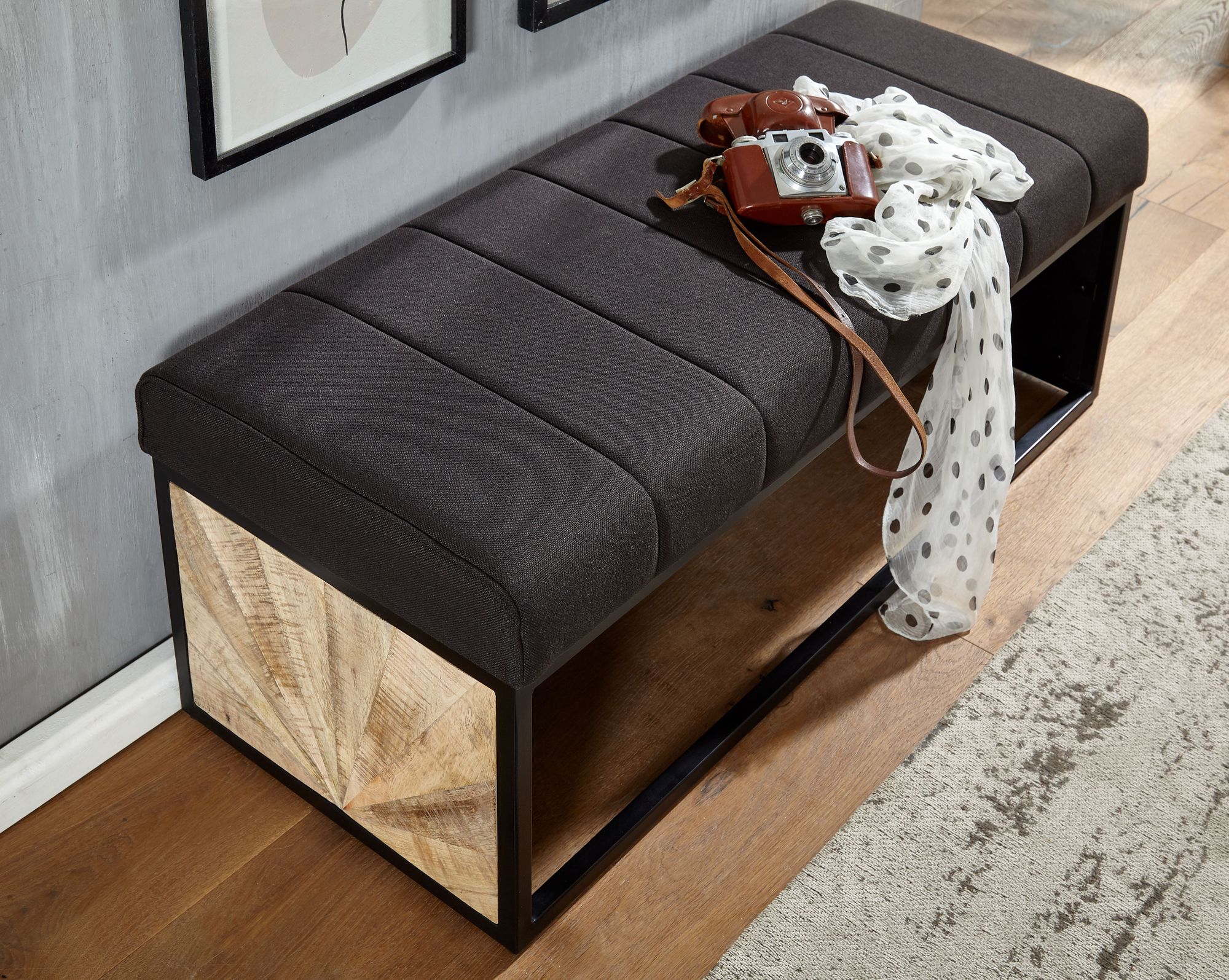 Schoenenbank zwart met kussen | 105 cm x 40 cm x 40 cm |