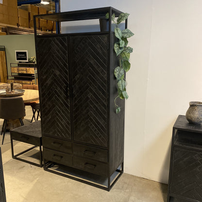 Visgraat kast zwart | Servieskast Jax | 100x45x200cm
