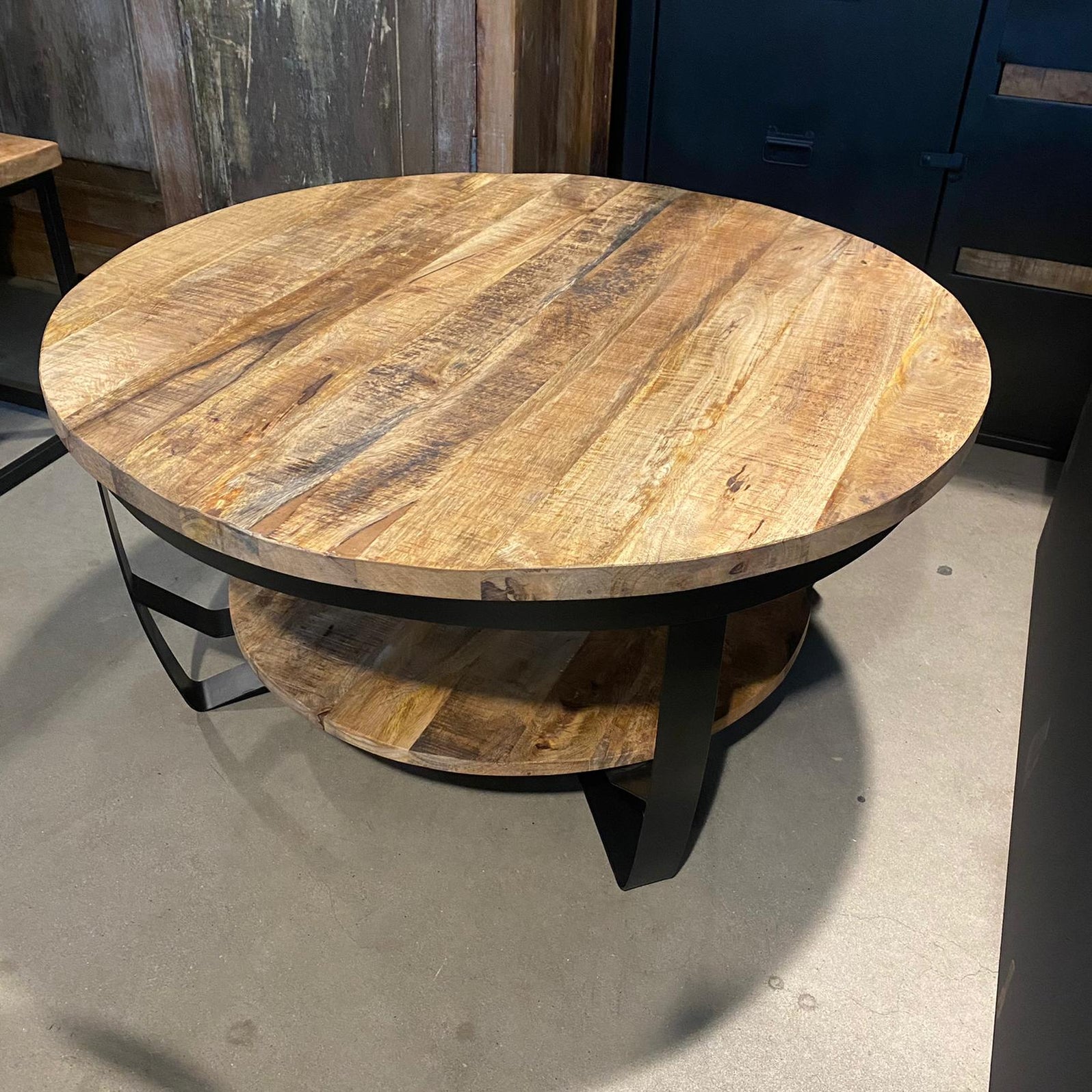 Salontafel Rond Mangohout en Staal | Industrieelinhuis.nl