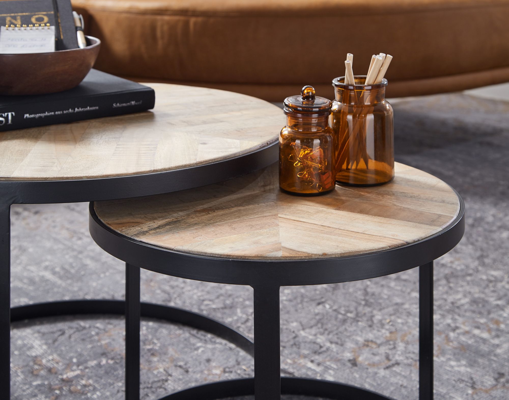 Couchtisch 2er Set Massivholz / Metall Wohnzimmertisch Industrial Rund | Beistelltisch mit Metallbeine Schwarz | Tischset 2-teilig Satztisch Holz - Industrieelinhuis.nl