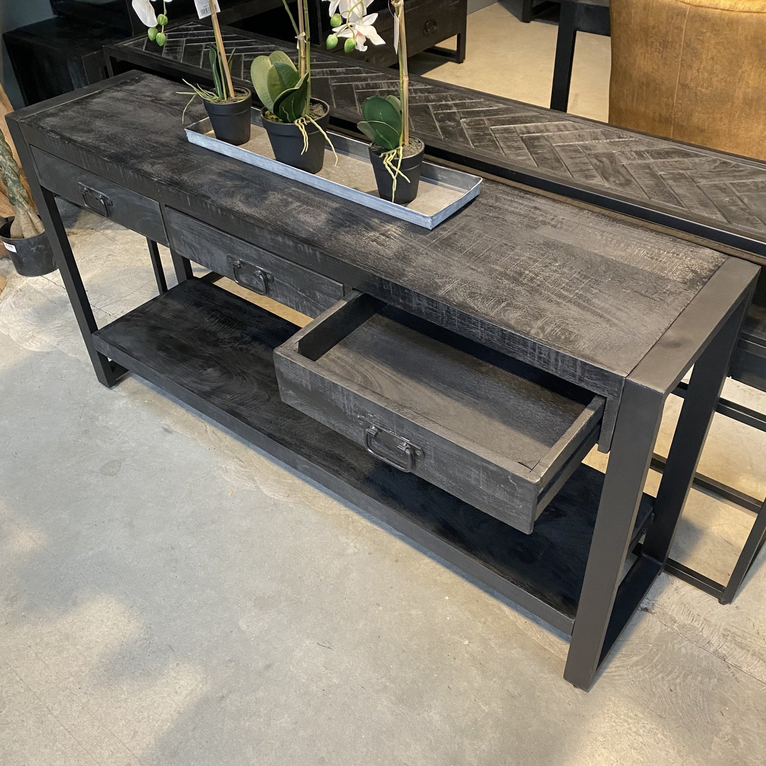 Sidetable / Dressoir met lades Industrieel Design | Zwart Mangohout en Staal | 150x35x76cm - Industrieelinhuis.nl