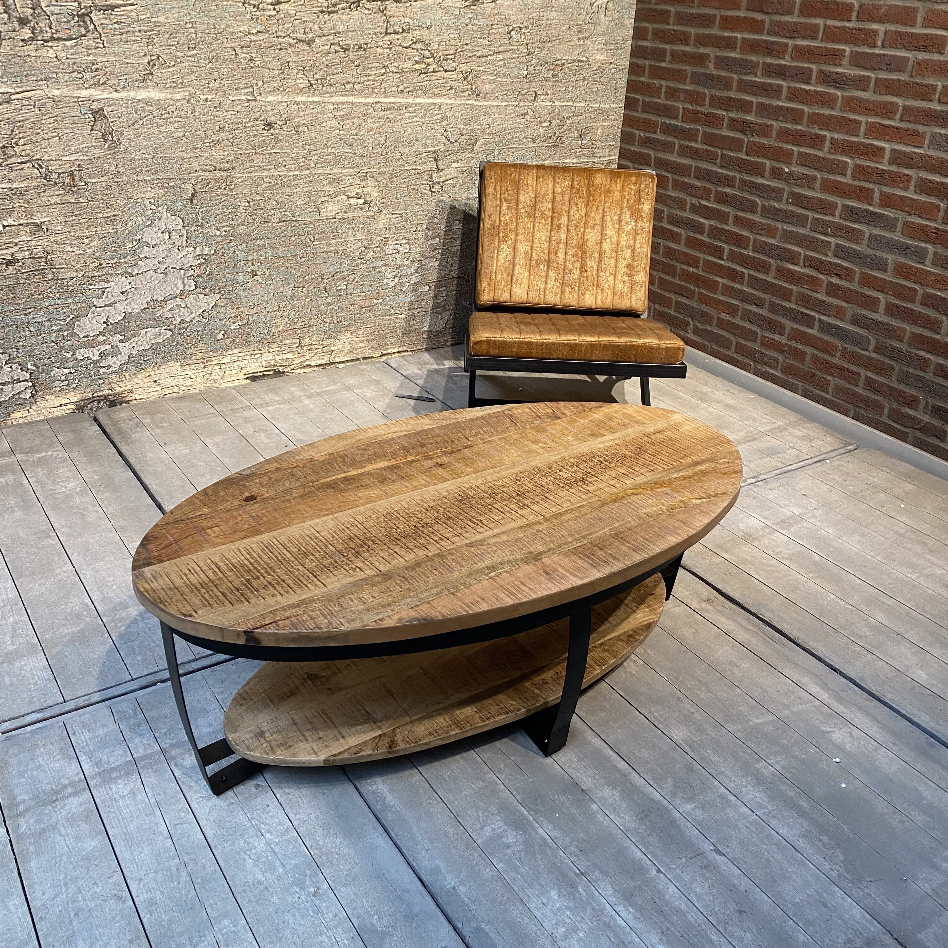 Salontafel Ovaal Industrieel Design | Mangohout en Staal | 130x70x45cm