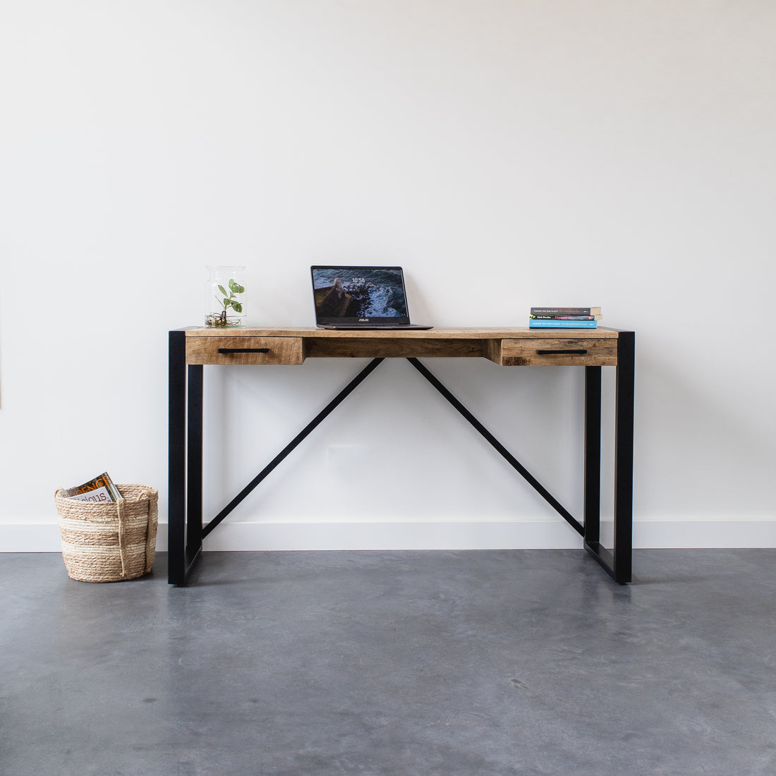 Bureau / werktafel Industrieel Design | Mangohout en Staal | 140x40x78cm - Industrieelinhuis.nl