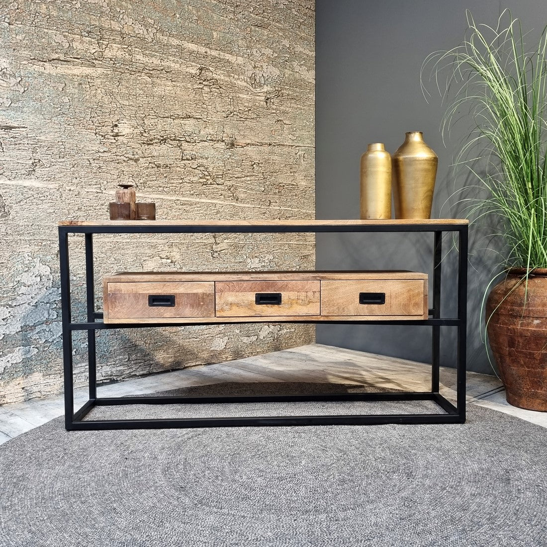 Sidetable mangohout met drie lades | Mangohout en Staal | 150x35x77